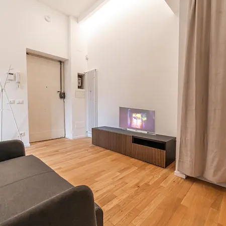 Base Dell'avventura - Metro Manzoni, Metro Lodi & Wi-fi Ρώμη